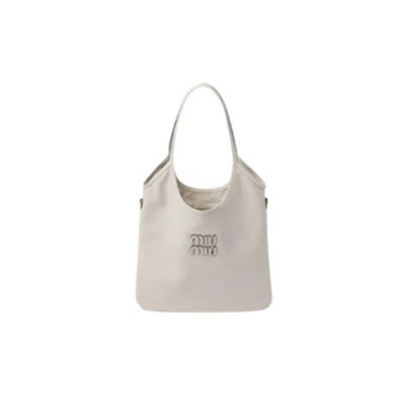 미우미우 여성 토트백 숄더백 로고 장식 아이보리