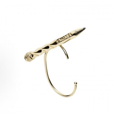 샤넬 25K 펜슬 모티프 메탈 이어링 여성 골드