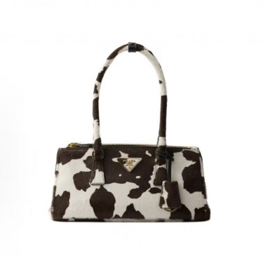 프라다 갤러리아 메탈 삼각 각인 로고 카프스킨 미디엄 숄더백 1BA457