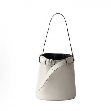 프라다 버클 레터링 로고 레더 버킷 숄더백 1BE085 화이트