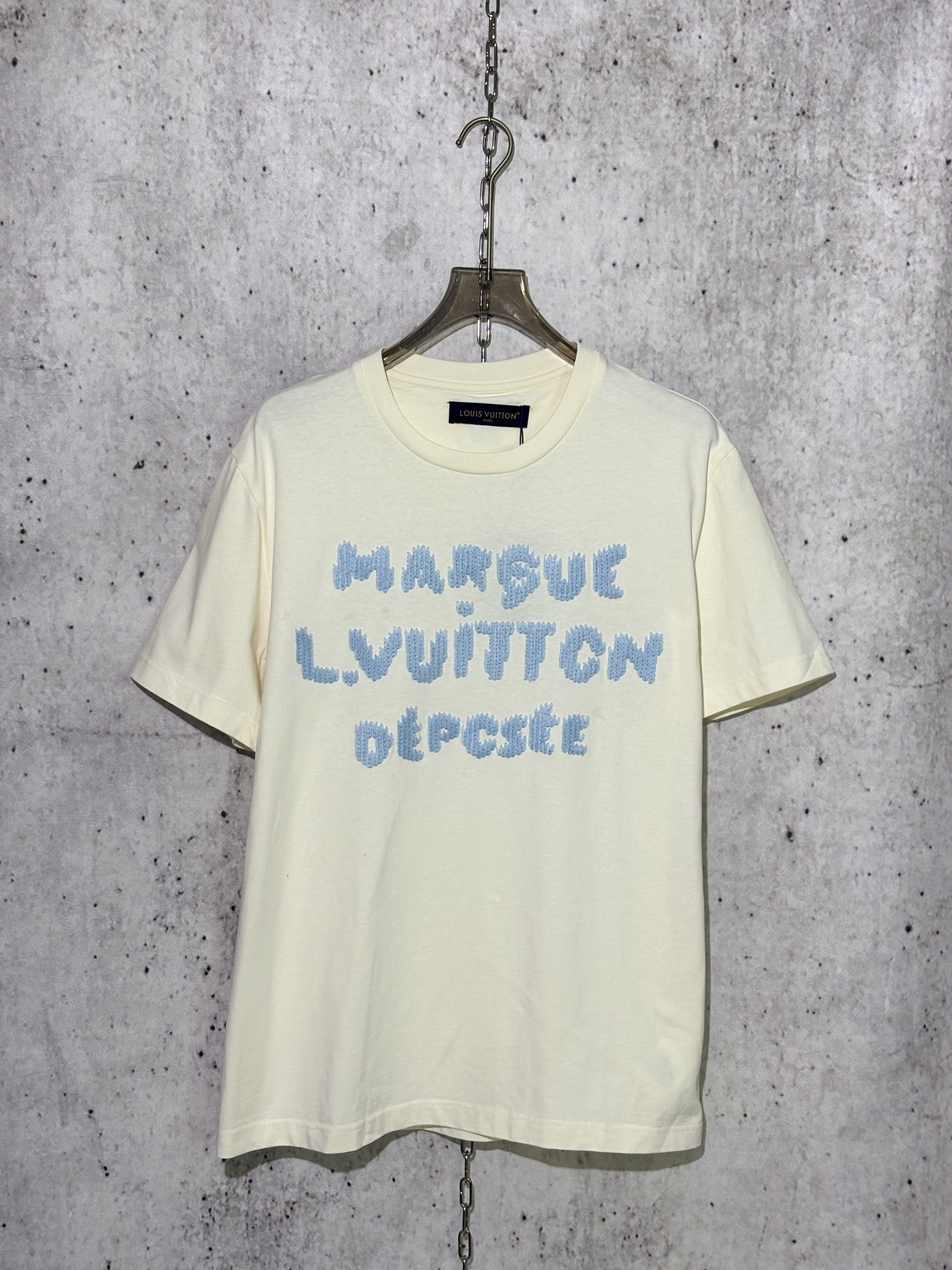 루이비통 26SS 로고 자수 반팔 티셔츠 남녀공용 오버핏 화이트 (사슬공장)