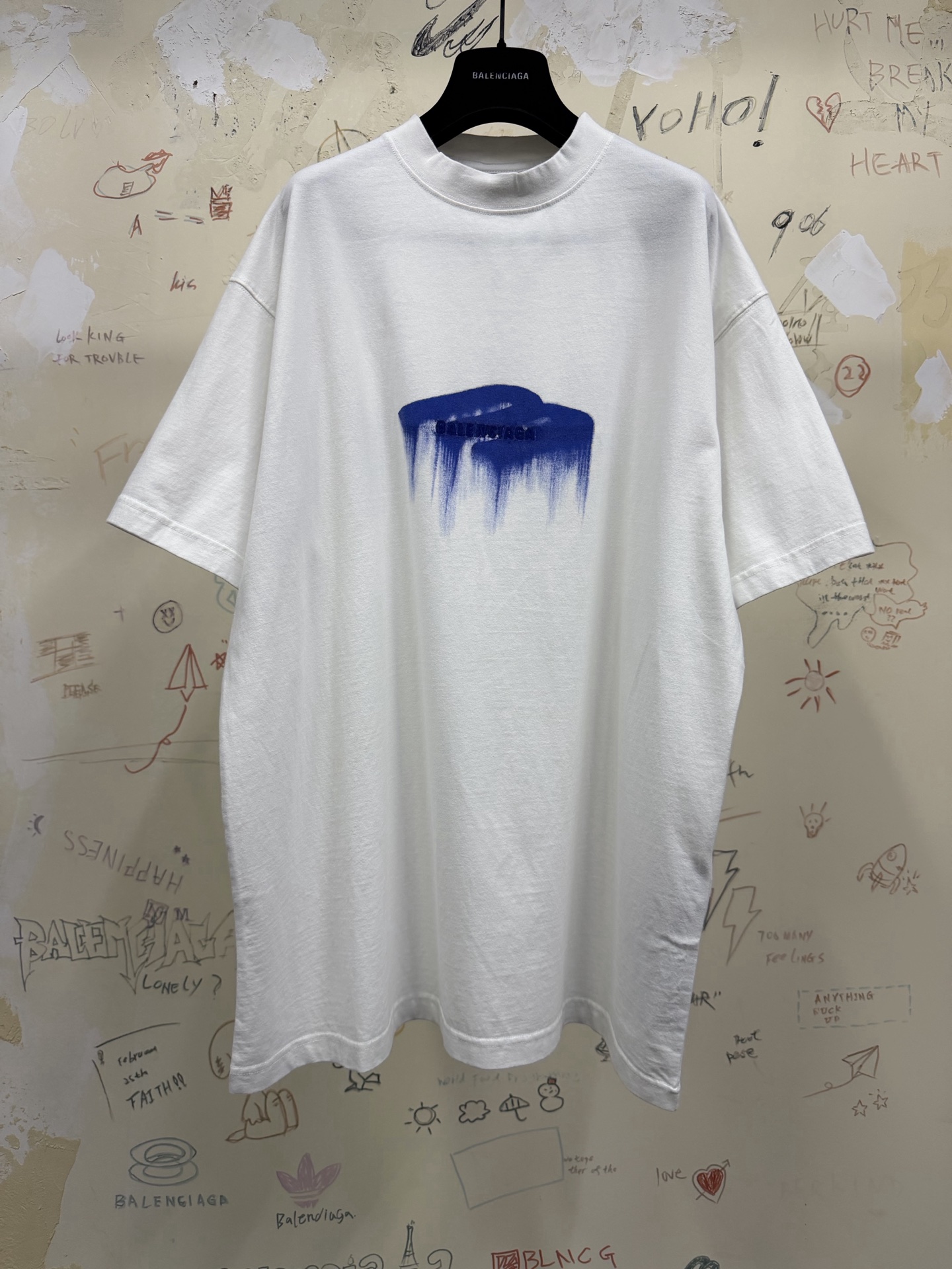 발렌시아가 드립 로고 프린트 반팔 티셔츠 남녀공용 오버핏 화이트