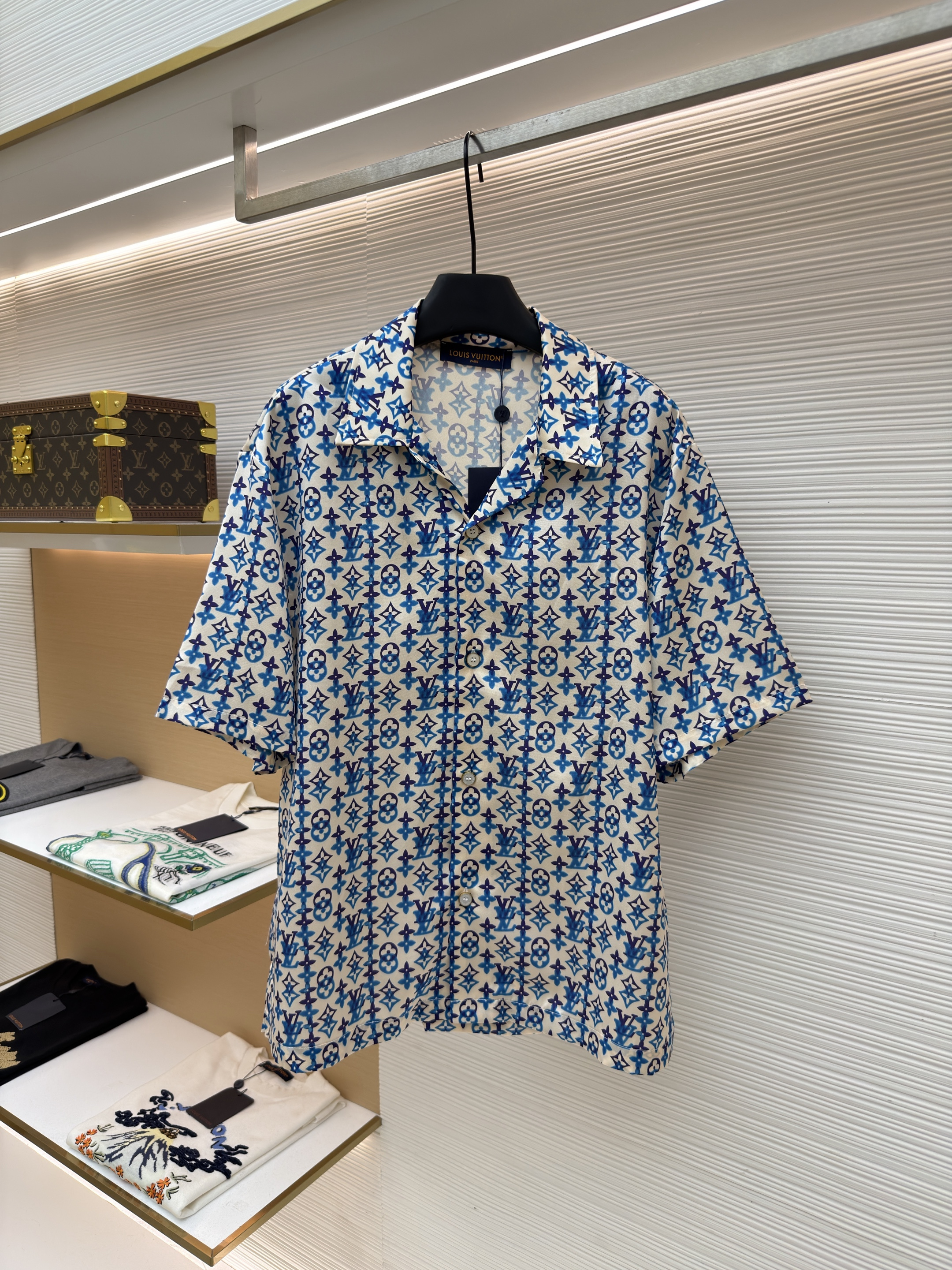 루이비통 오버랩 패턴 프린트 실크 반팔 셔츠 (X공장)