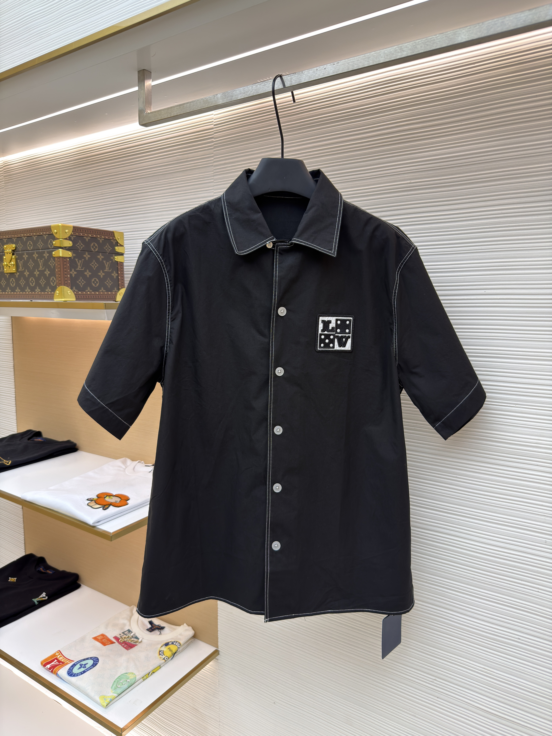 루이비통 레터 로고 자수 오픈카라 반팔 셔츠 (X공장)