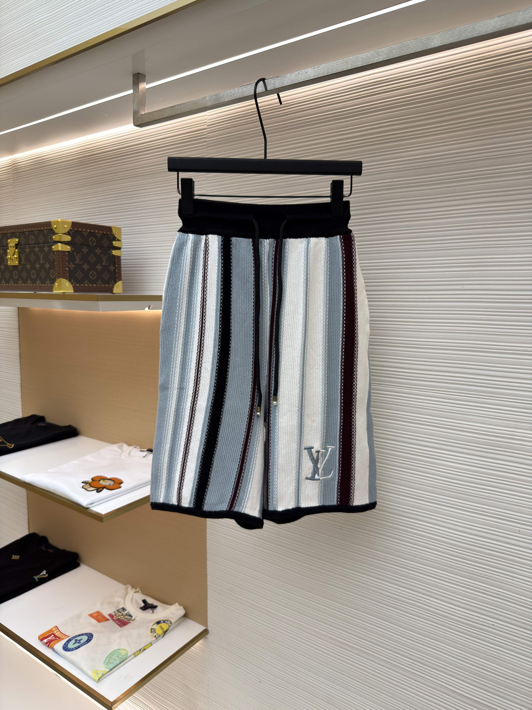 루이비통 스트라이프 크로셰 쇼츠 (X공장)