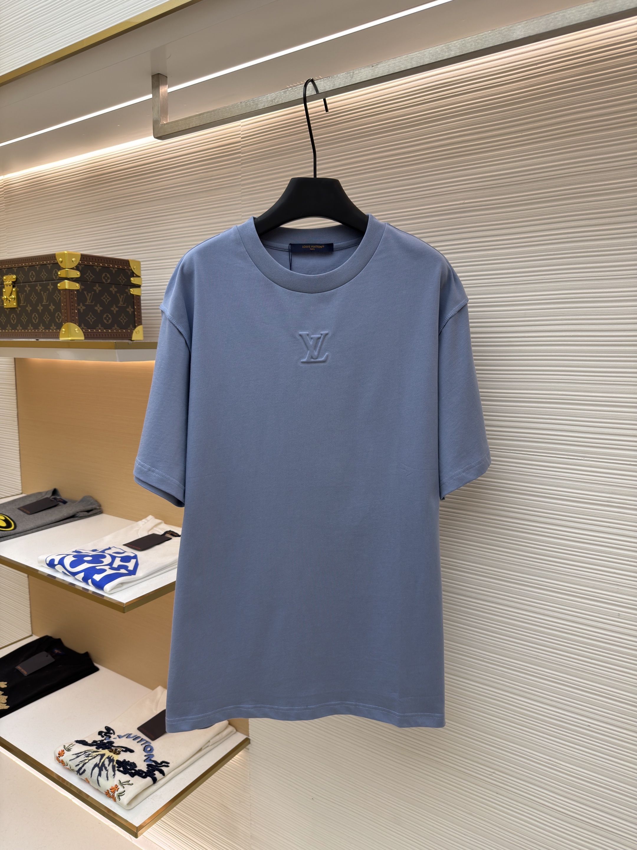 루이비통 엠보싱 스몰 로고 티셔츠 (X공장)