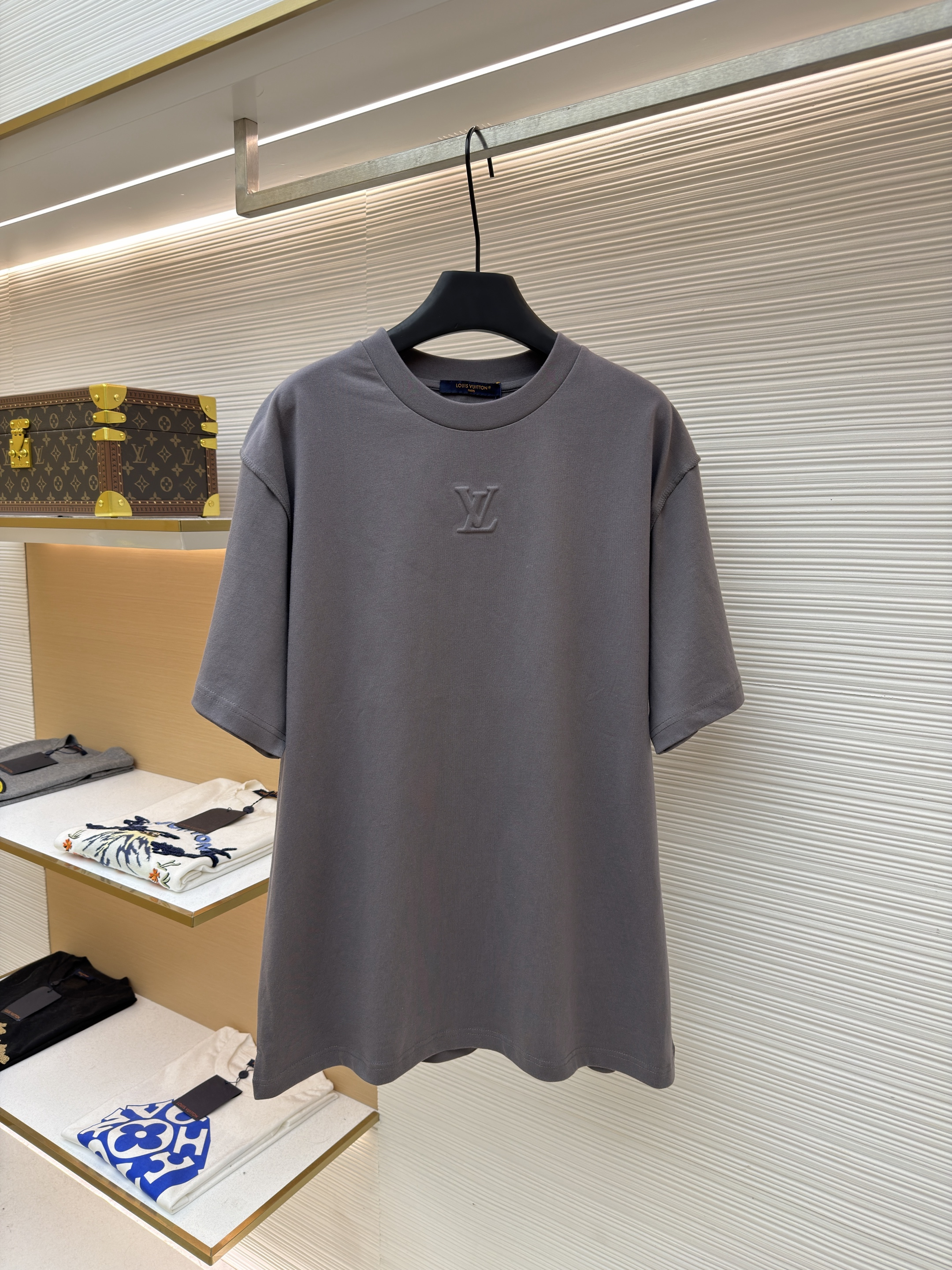 루이비통 엠보싱 스몰 로고 티셔츠 (X공장)