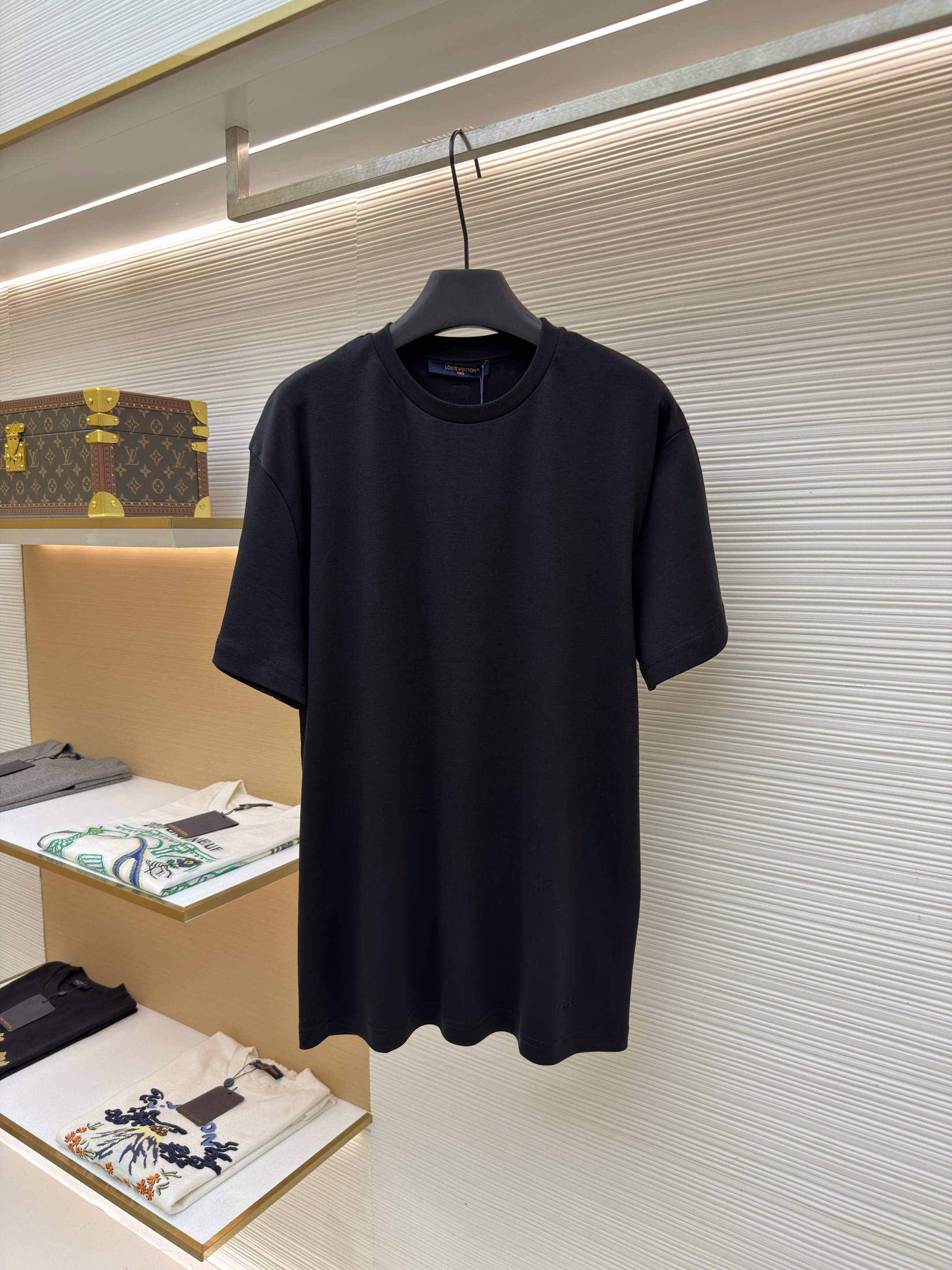 루이비통 로고 자수 라운드넥 티셔츠 (X공장)