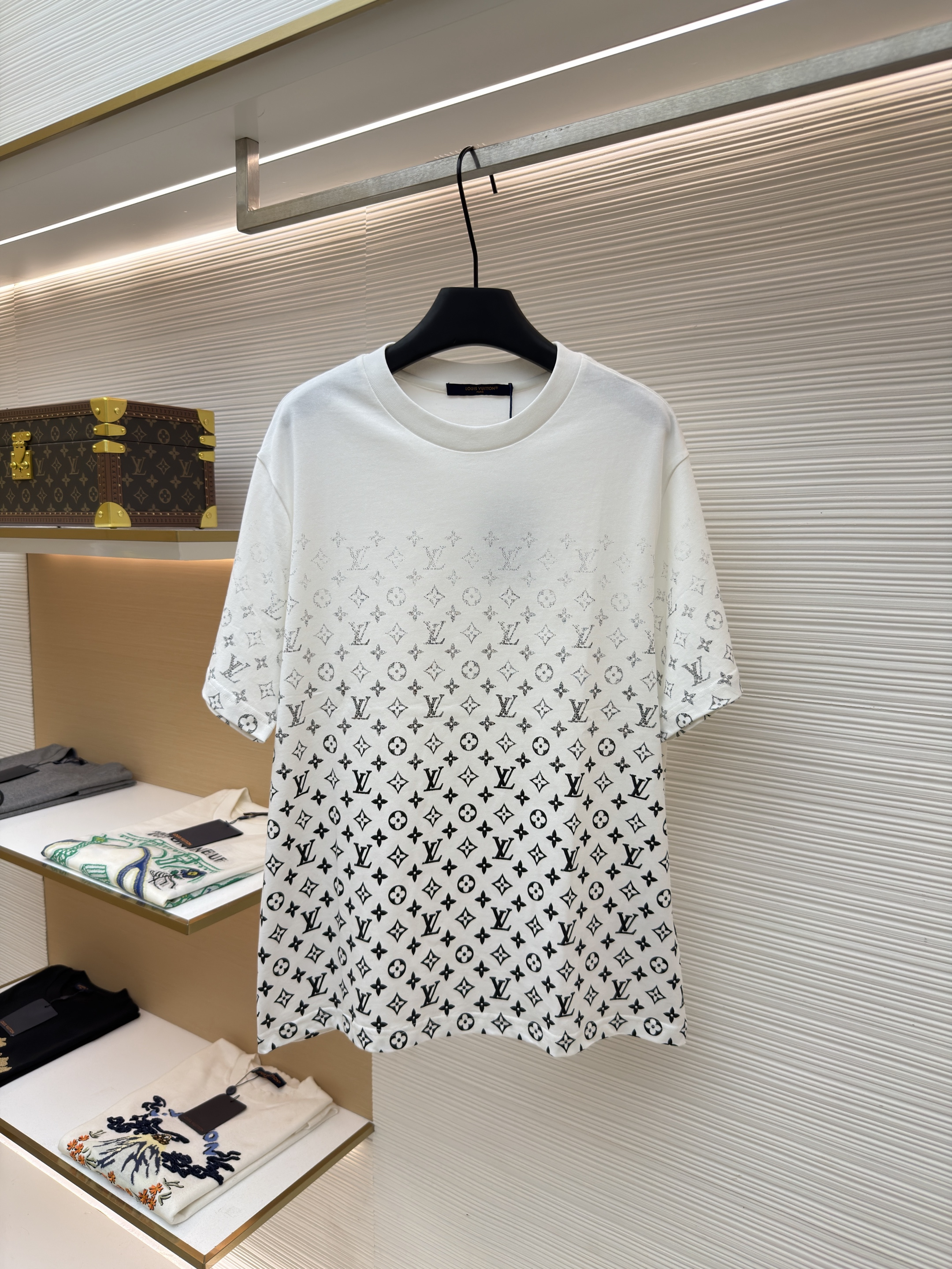 루이비통 그라데이션 모노그램 티셔츠 (X공장)