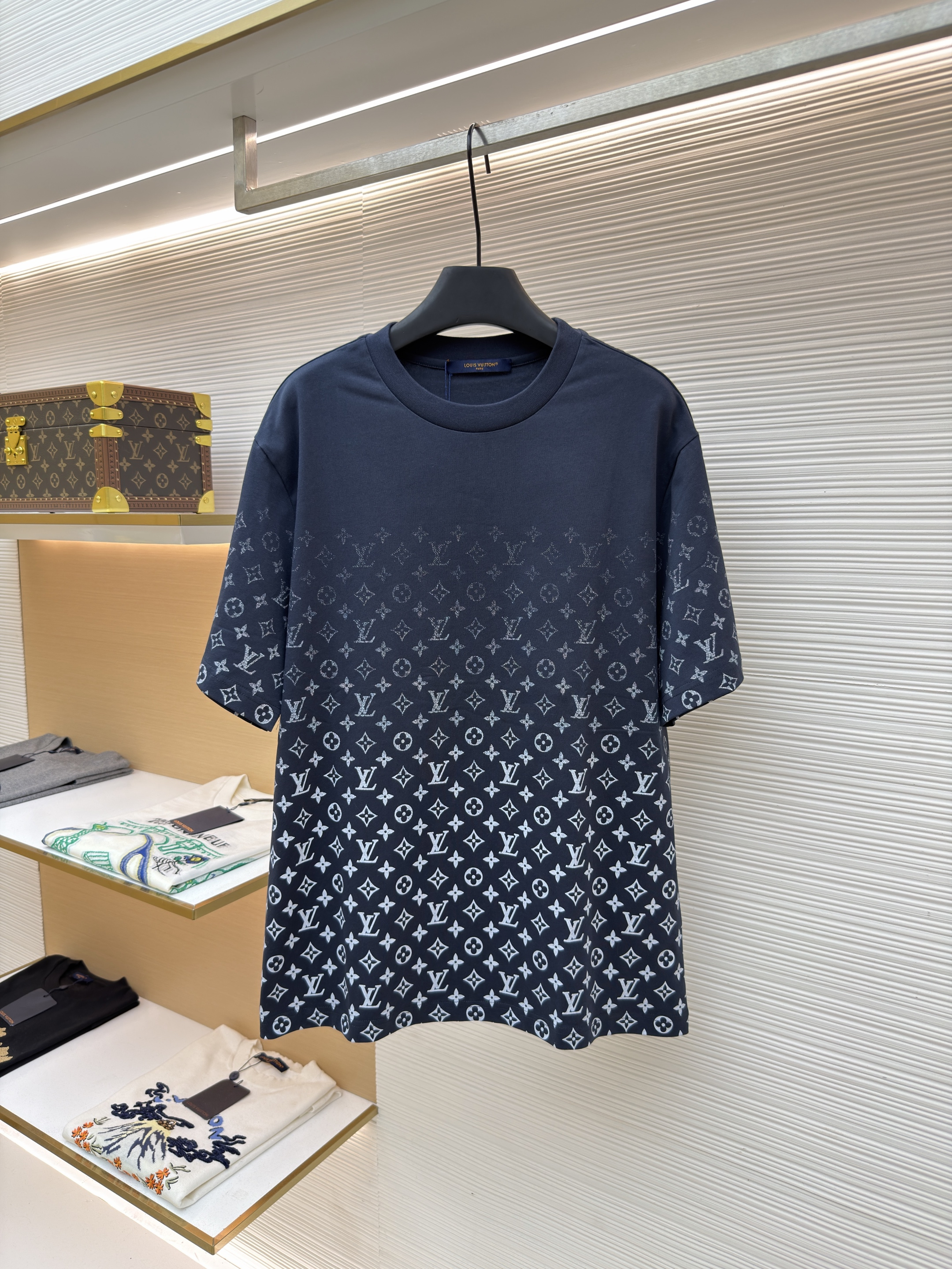 루이비통 그라데이션 모노그램 티셔츠 (X공장)