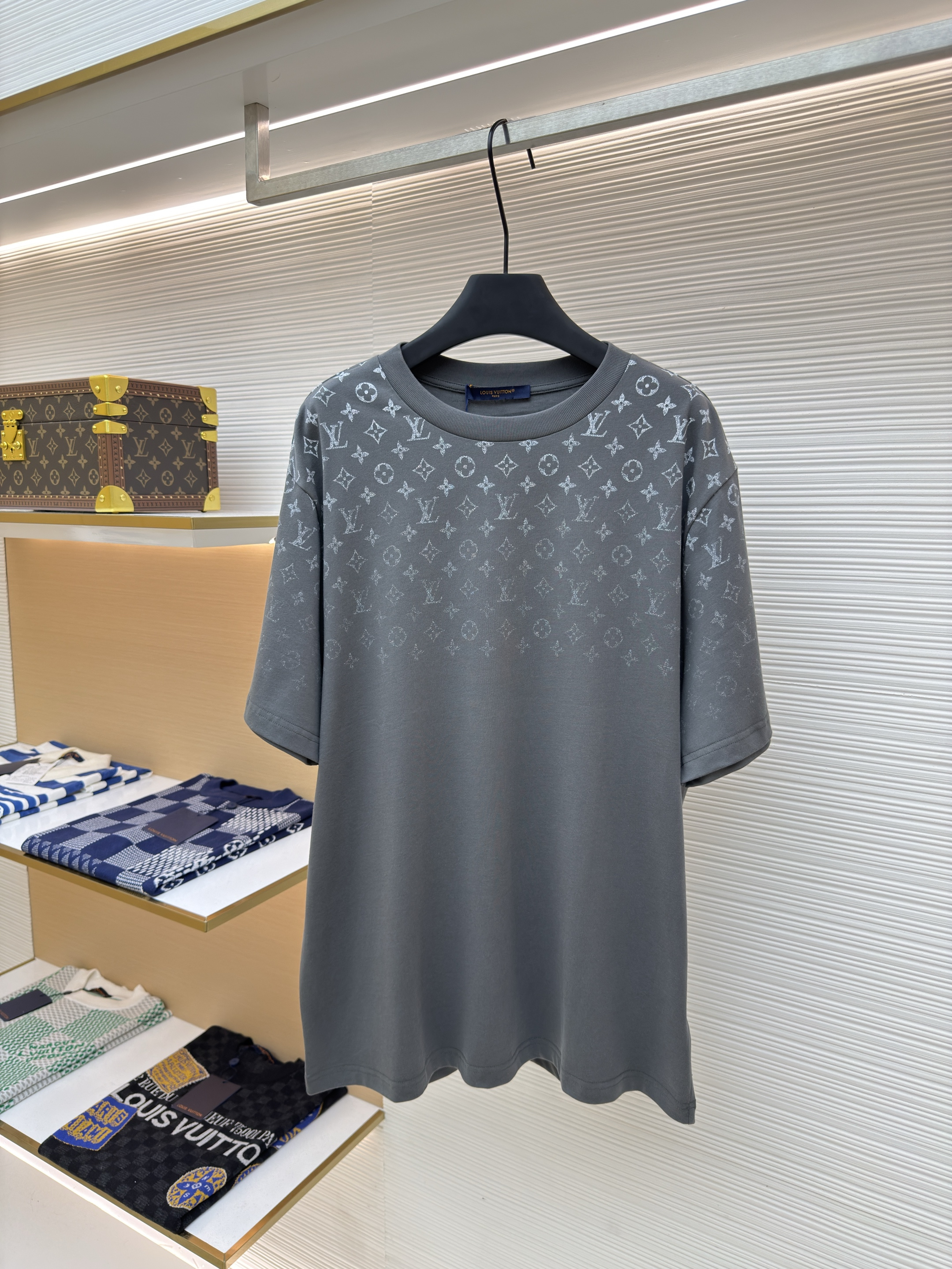 루이비통 그라데이션 모노그램 티셔츠 (X공장)