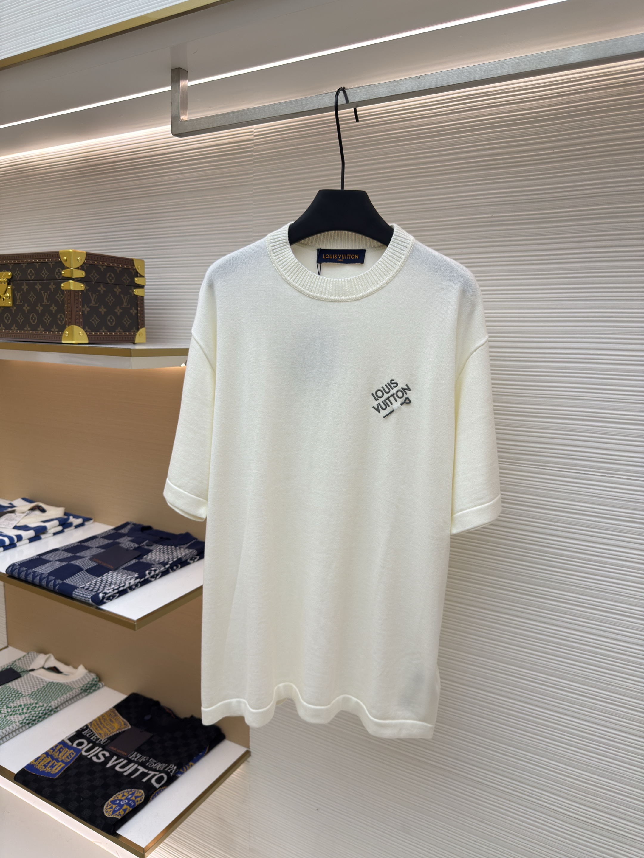 루이비통 레터 자수 핀 장식 반팔 티셔츠 (X공장)