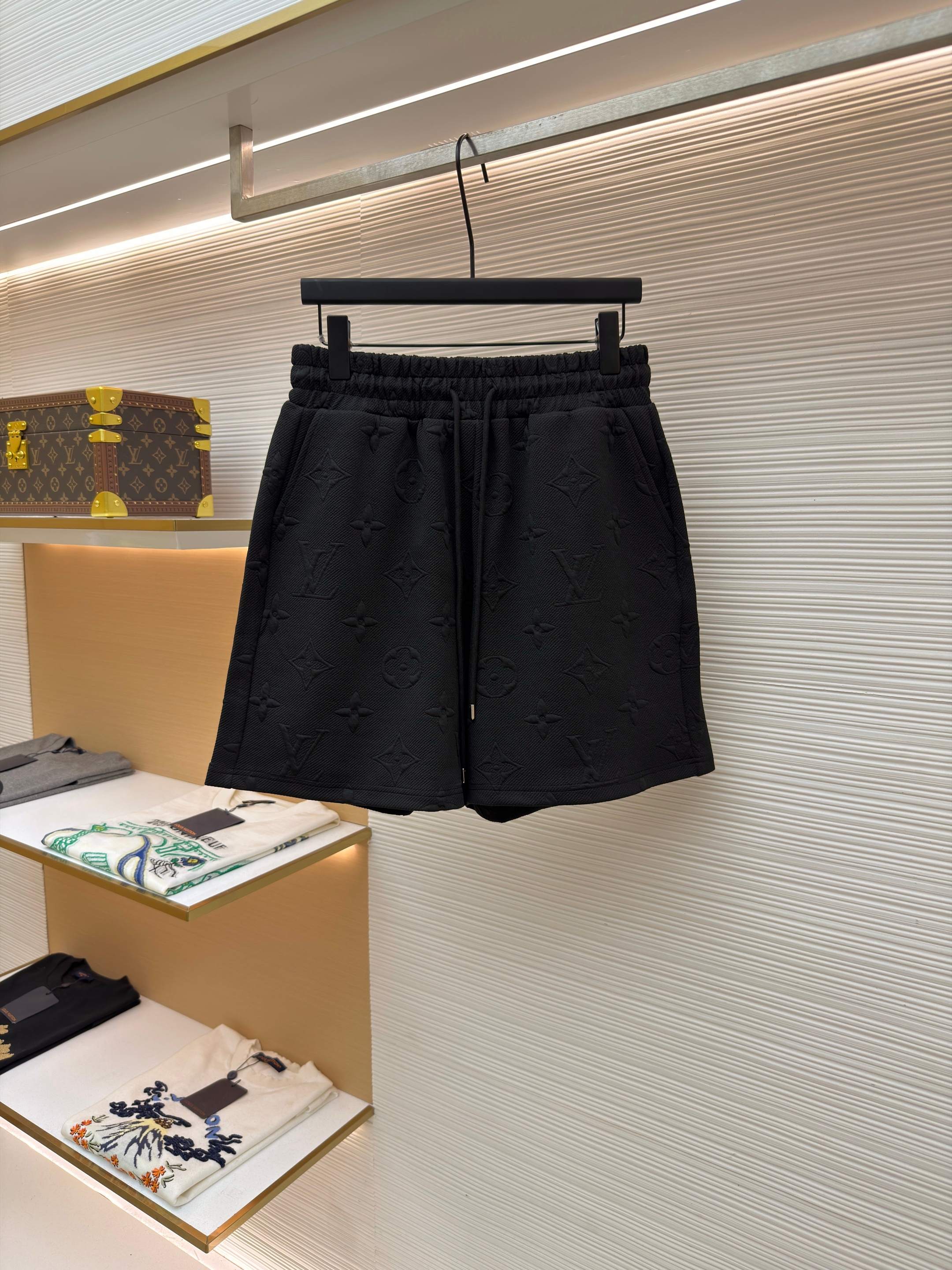 루이비통 모노그램 올오버 엠보싱 반바지 (X공장)