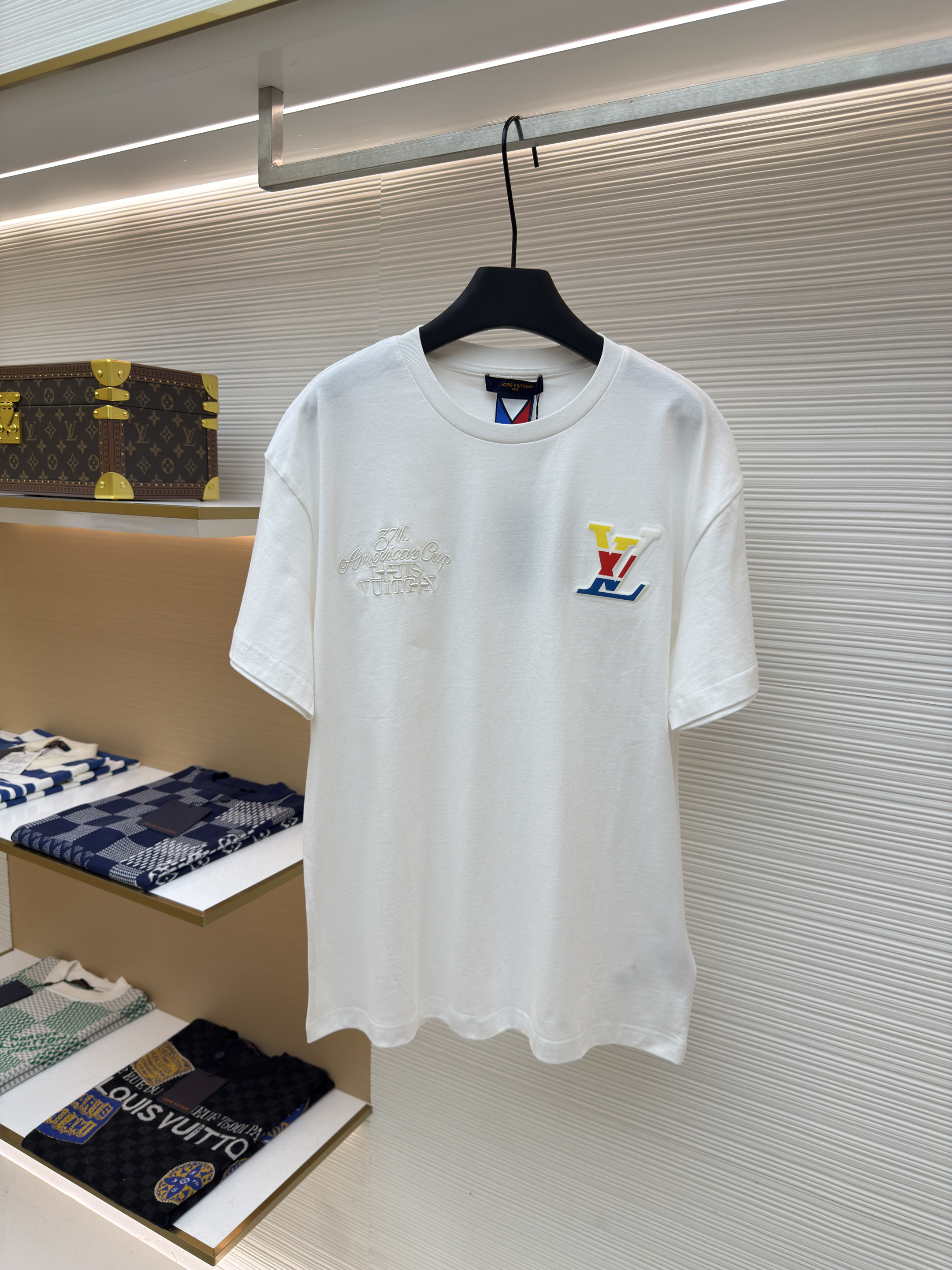 루이비통 컬러 엠보싱 압각 티셔츠 (X공장)