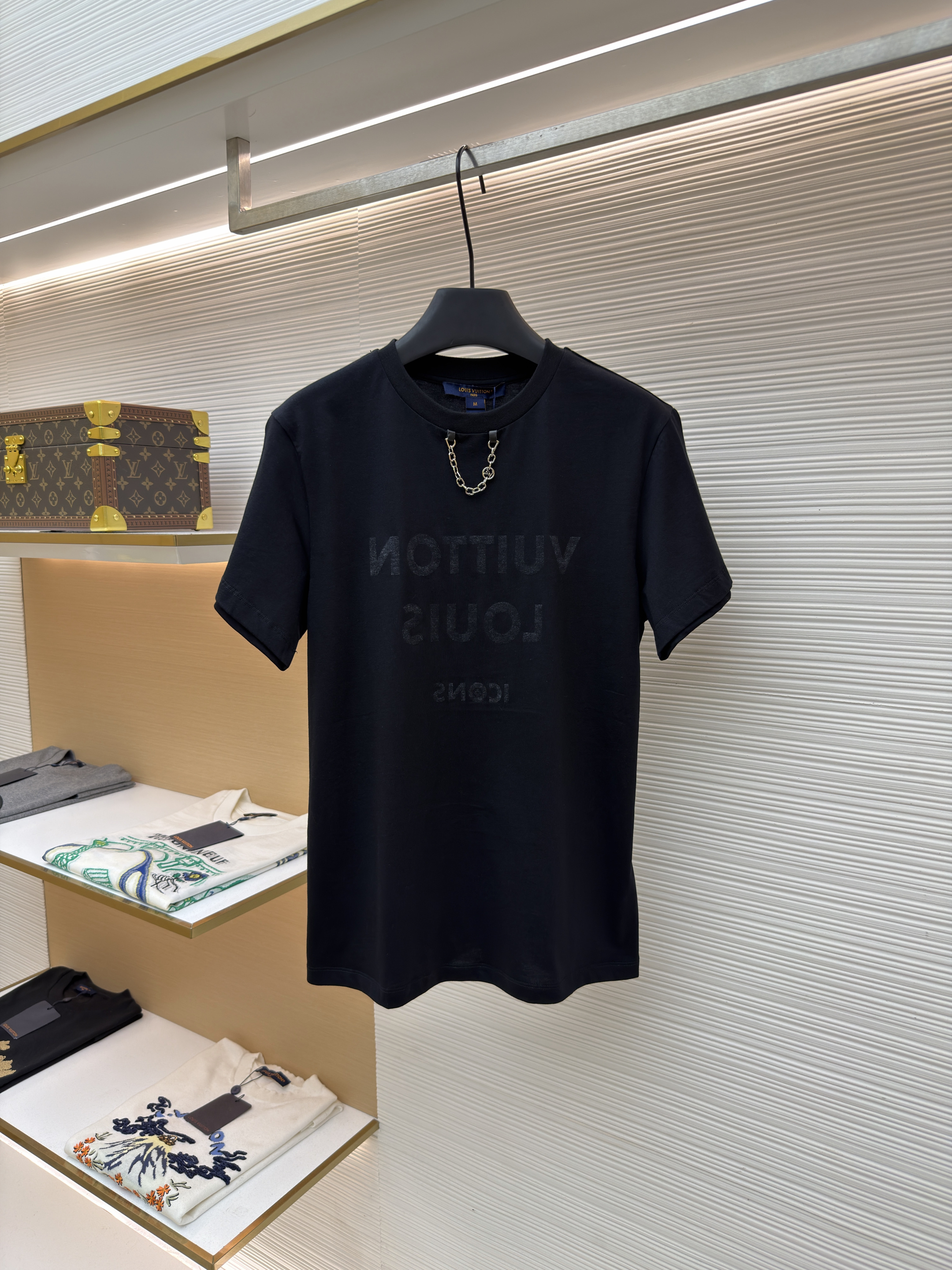 루이비통 넥라인 체인 레터 프린트 라운드넥 반팔 티셔츠 (X공장)