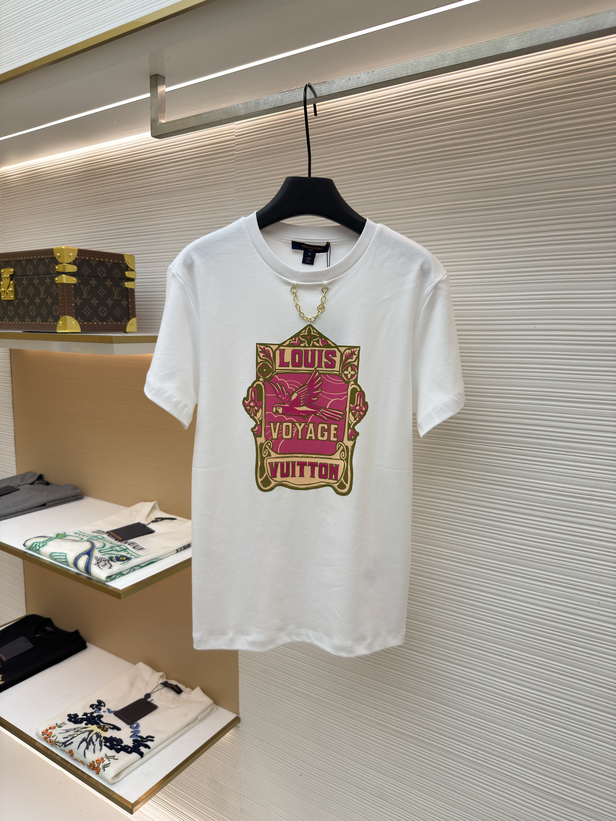 루이비통체인 장식 넥라인 컬러 프린트 반팔 티셔츠 (X공장)