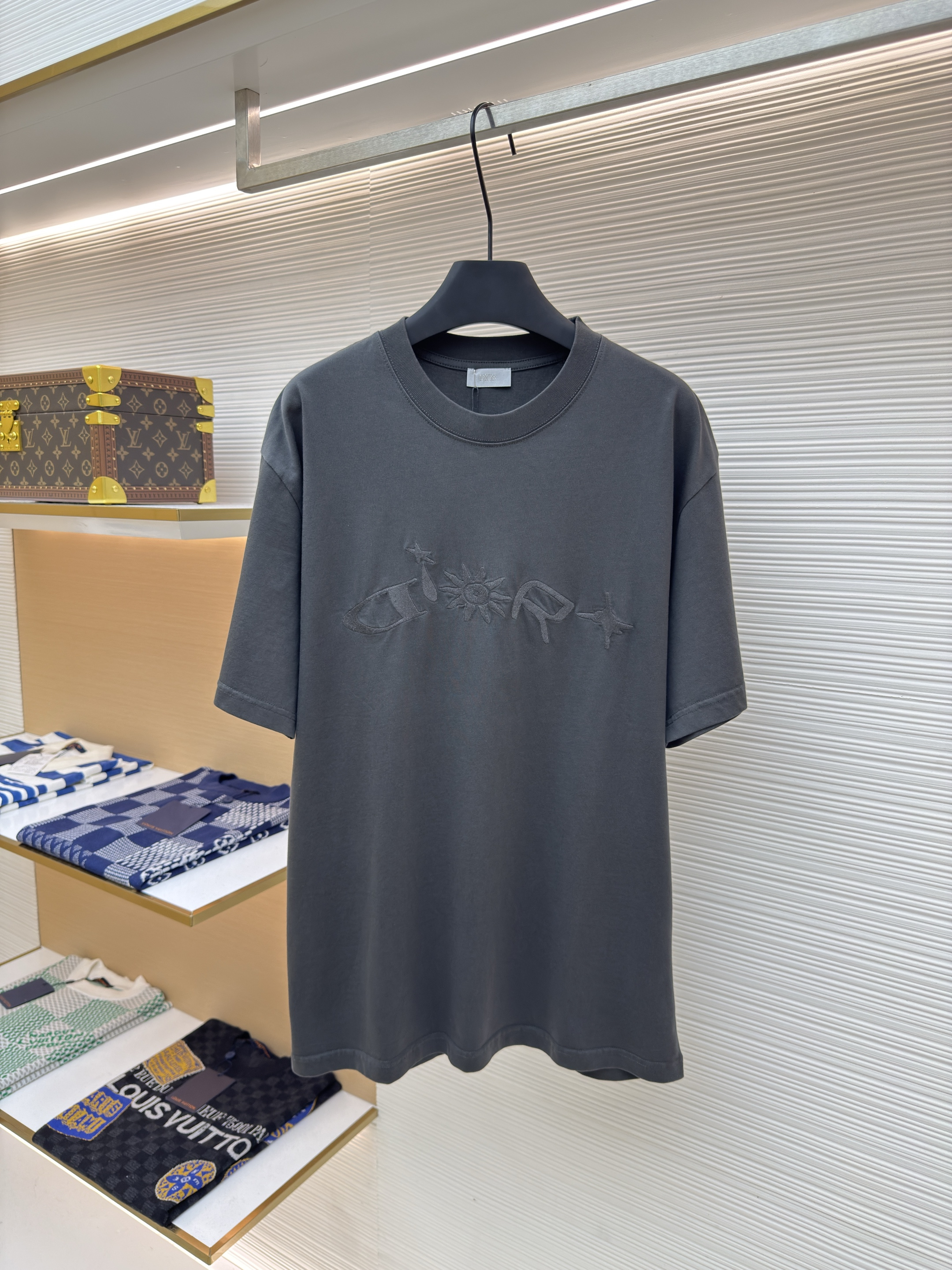 디올 콜라보 피날레 자수 반팔 티셔츠 (X공장)