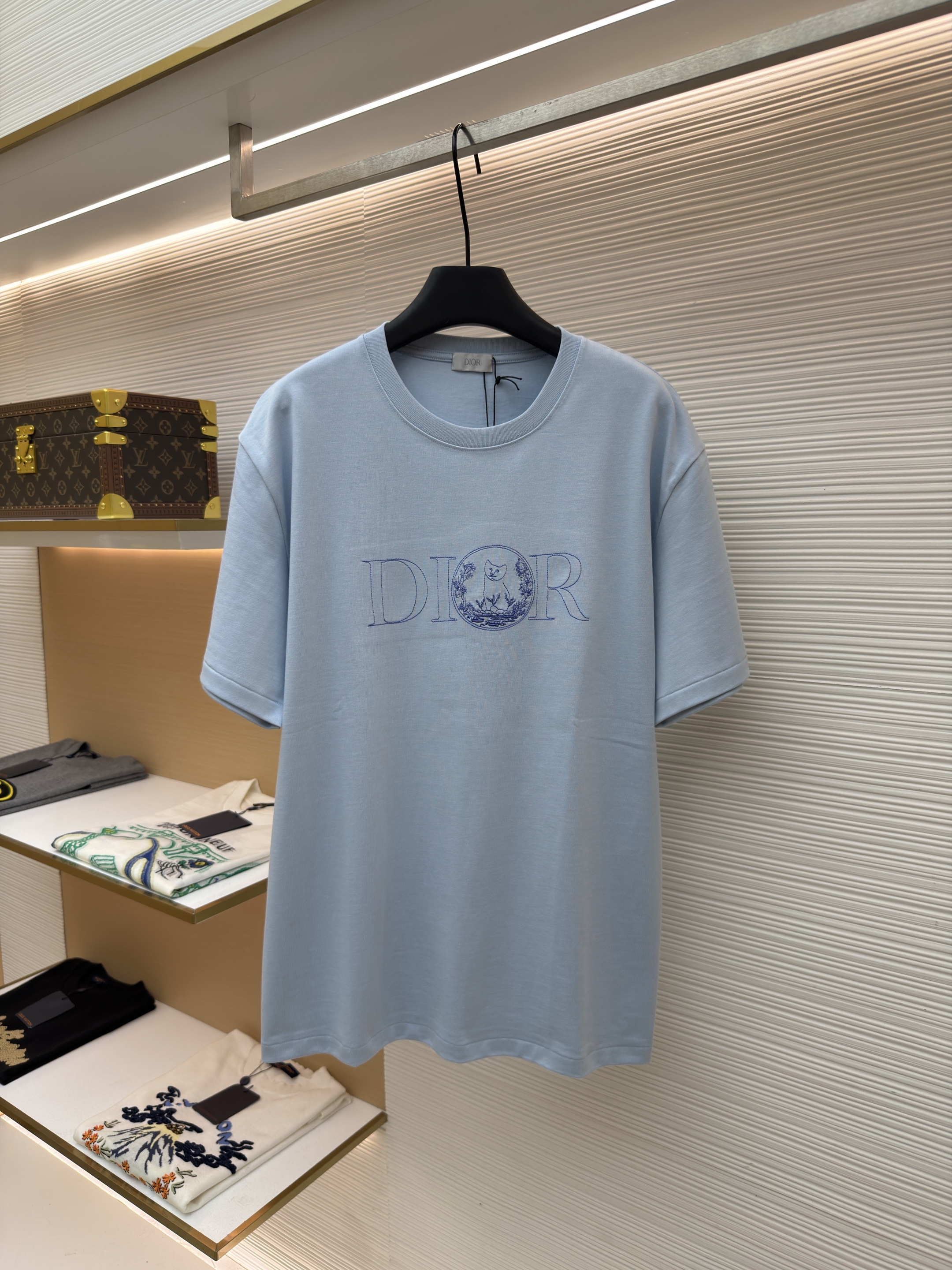디올 블루 캣 자수 라운드넥 반팔 티셔츠 (X공장)