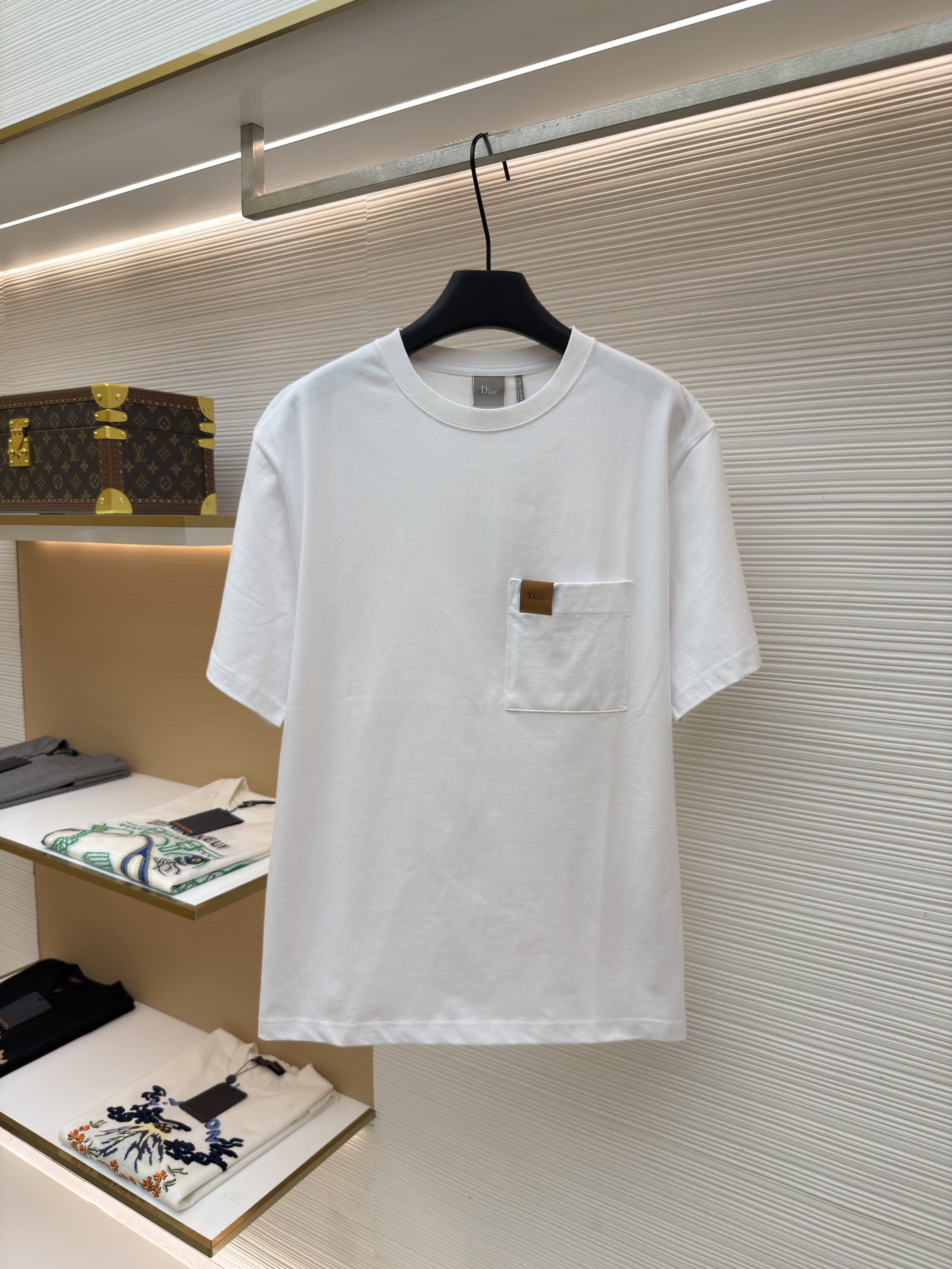 디올 레더 로고 라운드넥 반팔 티셔츠 (X공장)