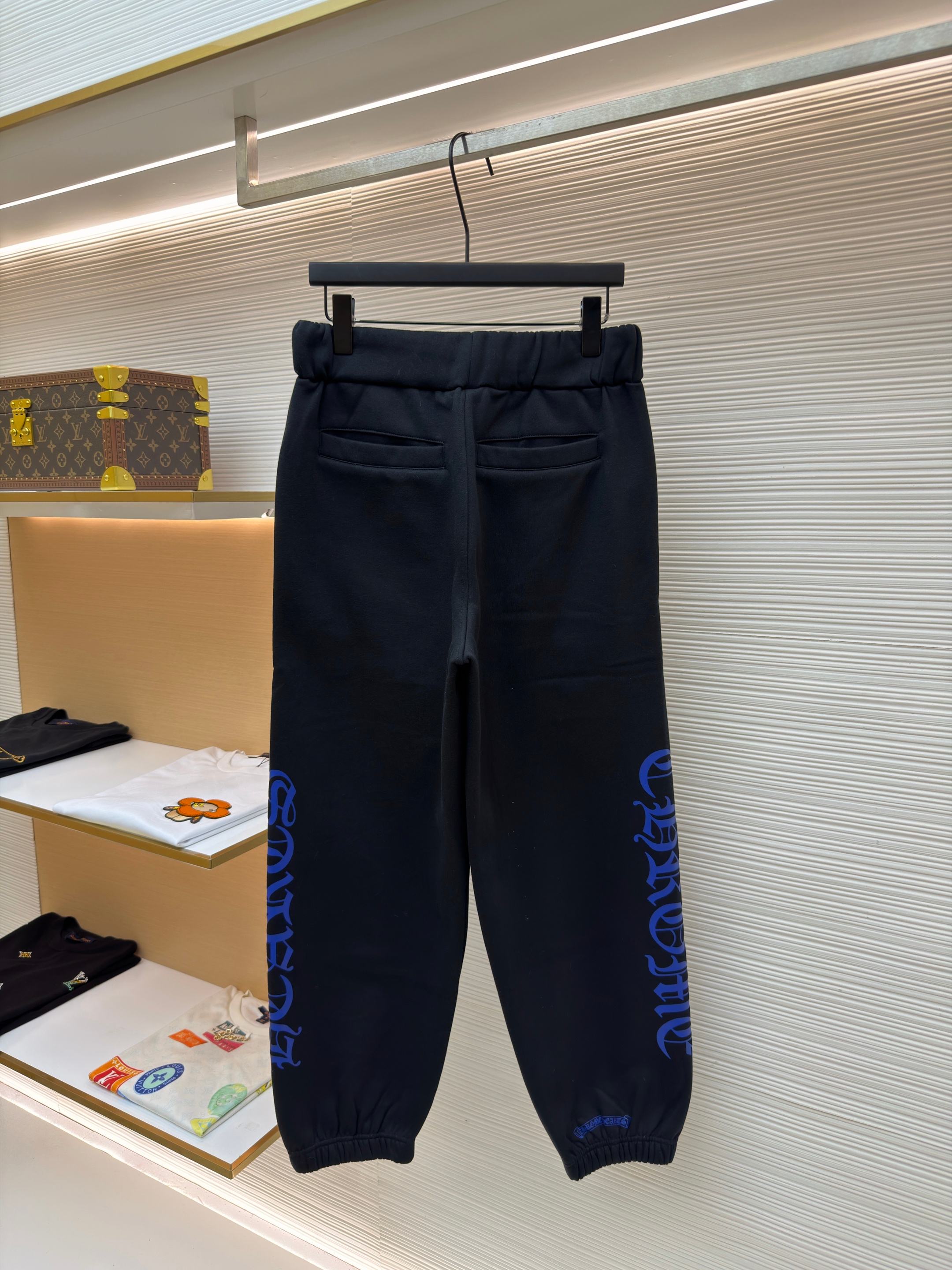 크롬하츠 Chrome Hearts 사이드 블루 고딕 레터링 조거 팬츠(X공장)