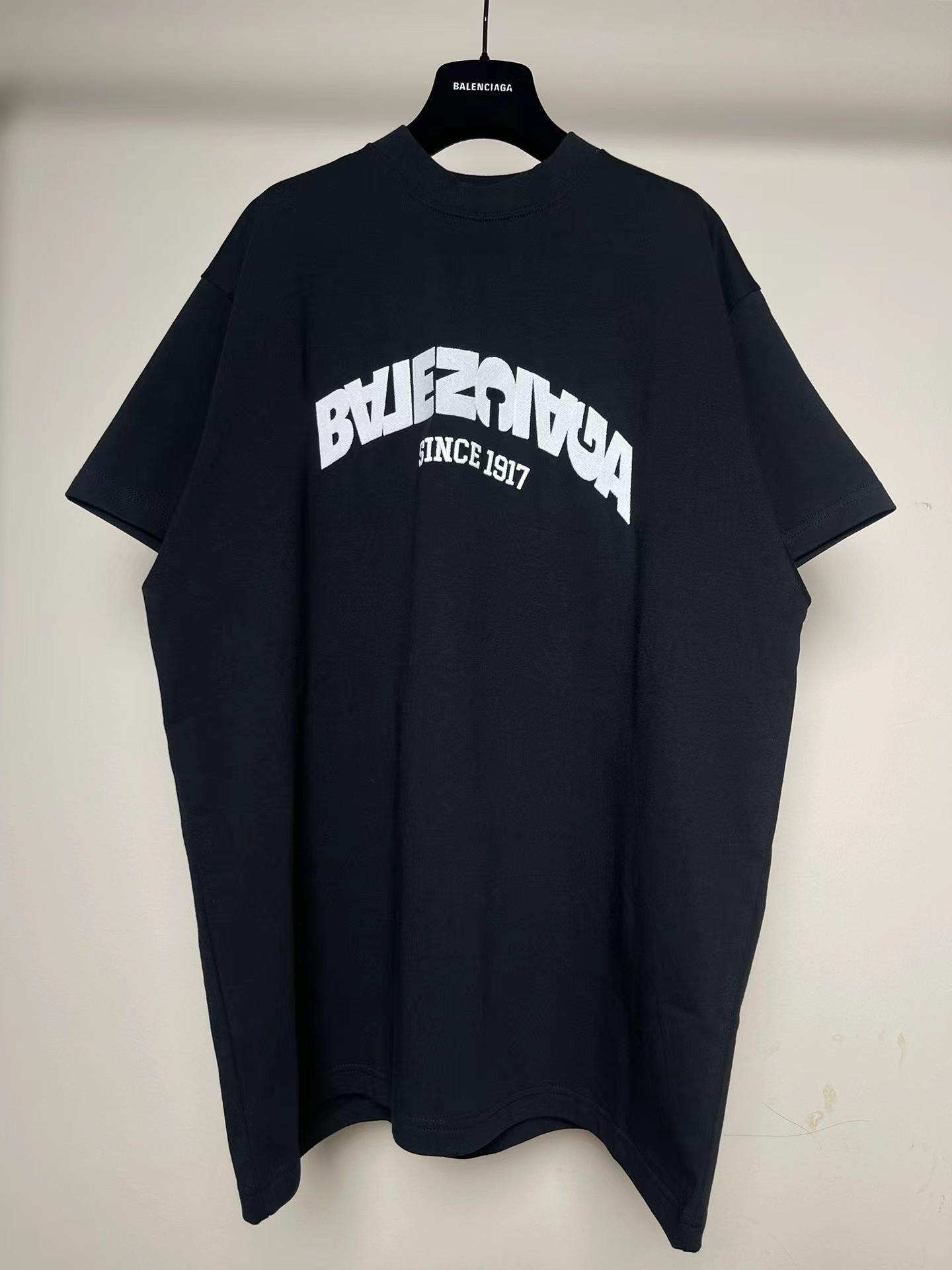 발렌시아가 백 플립 반팔 티셔츠 블랙