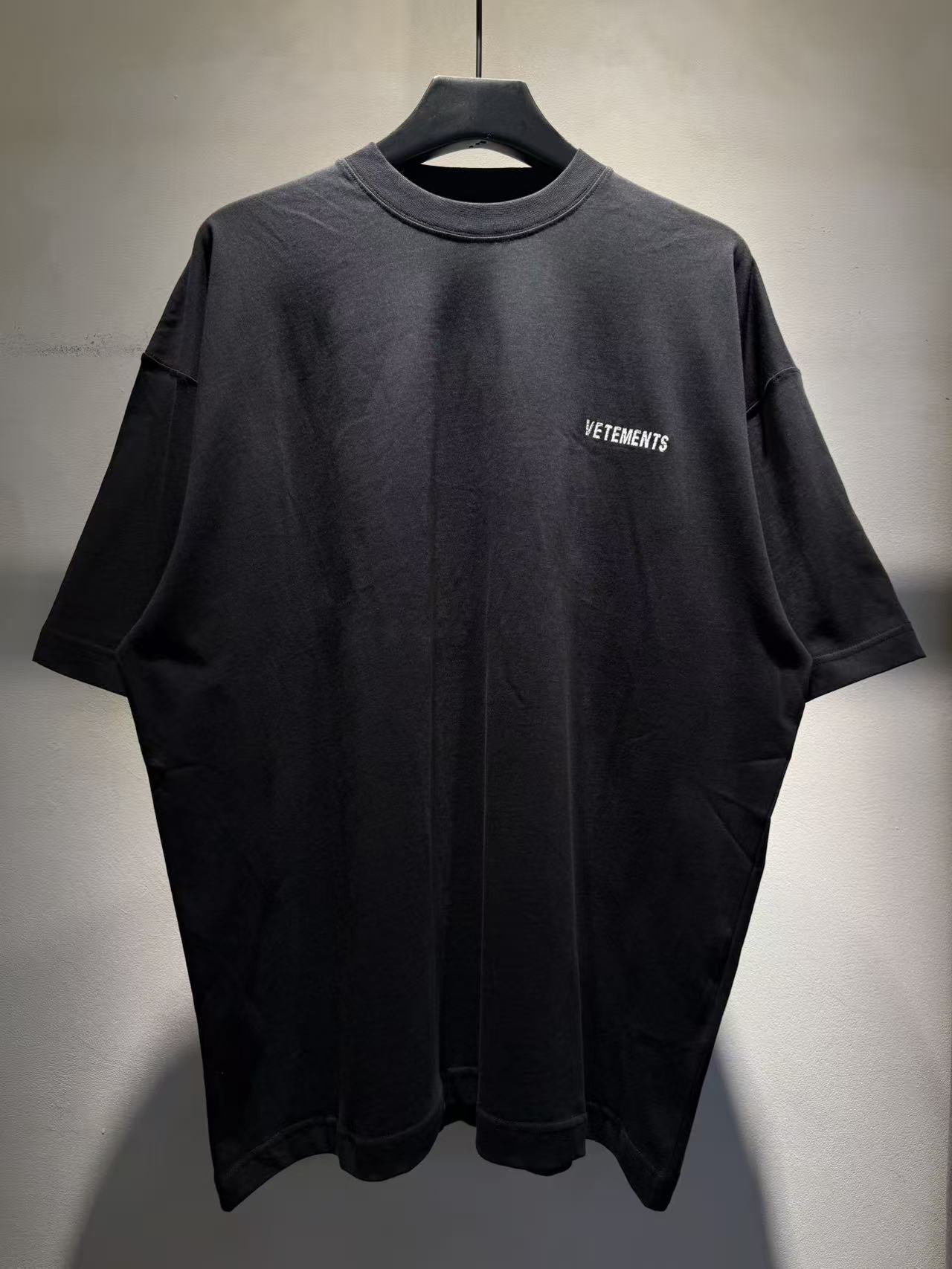 베트멍 자수 로고 반팔 티셔츠