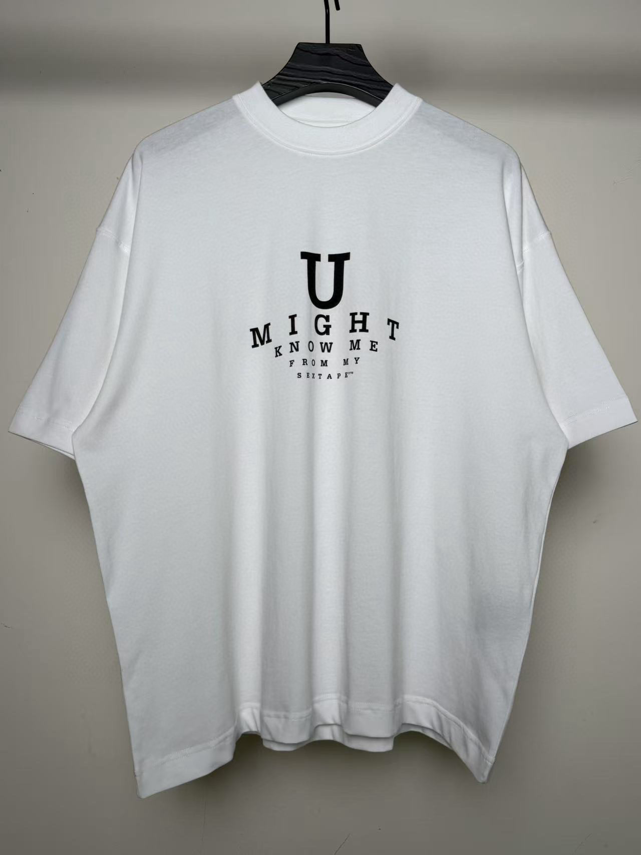 베트멍 자수 레터링 반팔 티셔츠 화이트