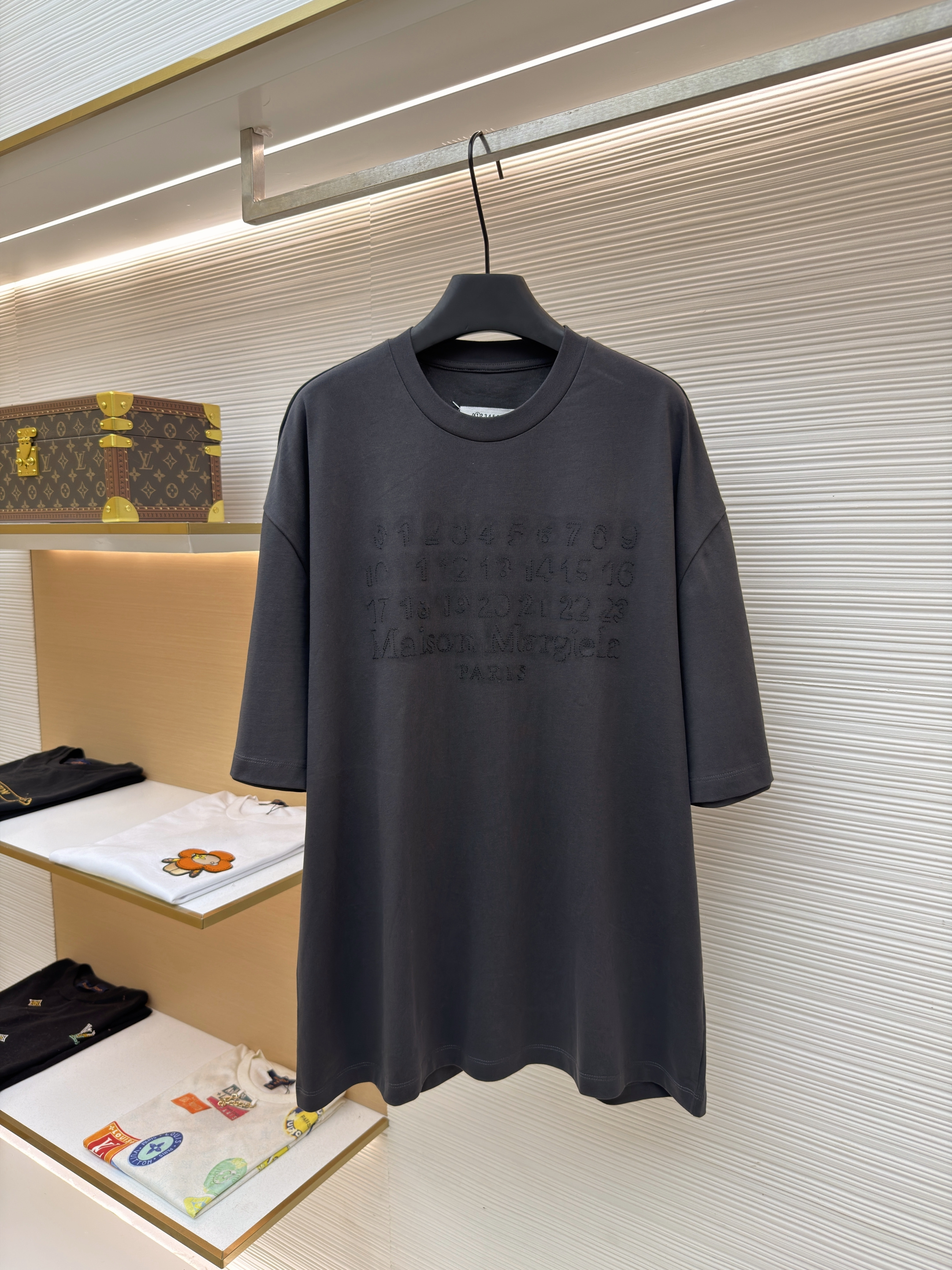 마르지엘라 Maison Margiela 미완성 자수 프린트 반팔 티셔츠