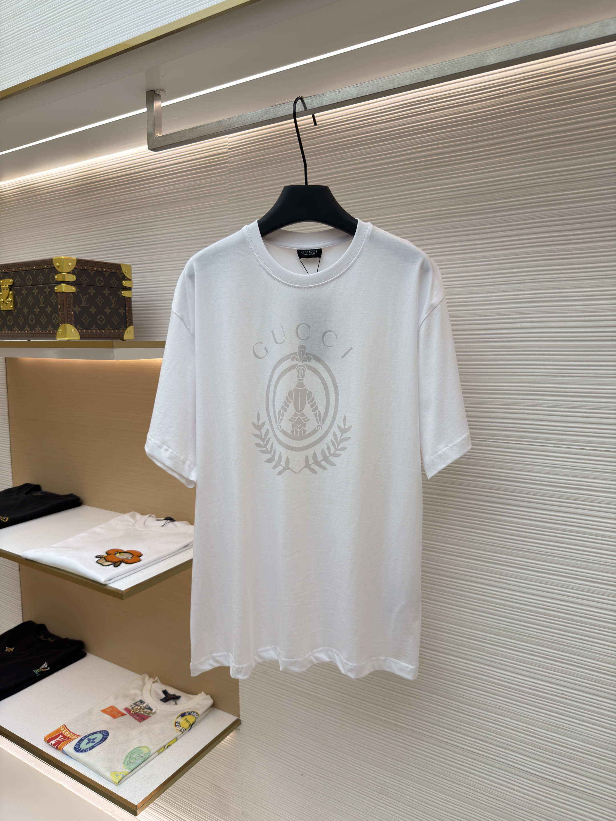 구찌 Gucci 아머 로고 라운드 반팔 티셔츠