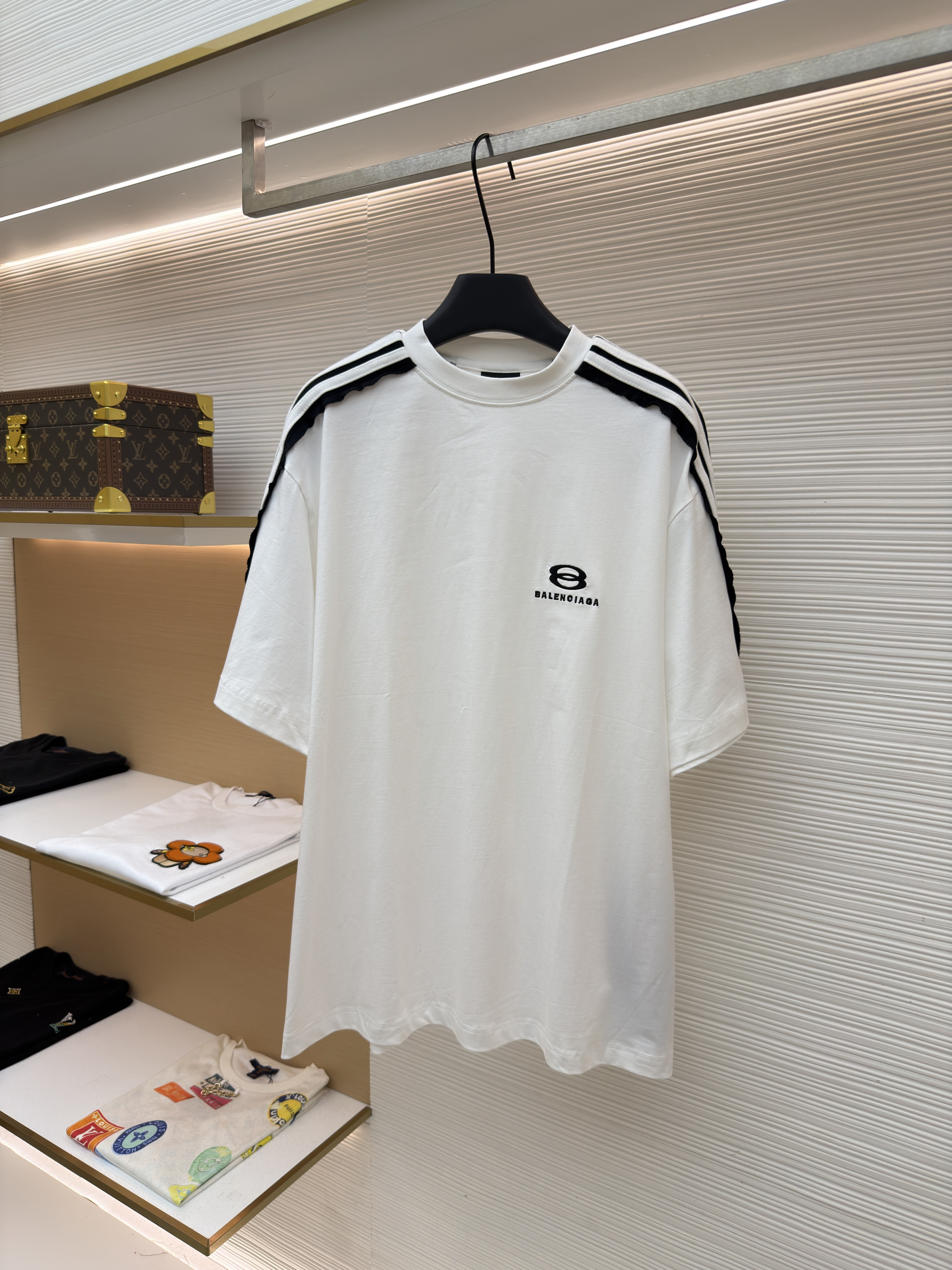 발렌시아가 스트라이프 자수 티셔츠 Unity Sports Icon