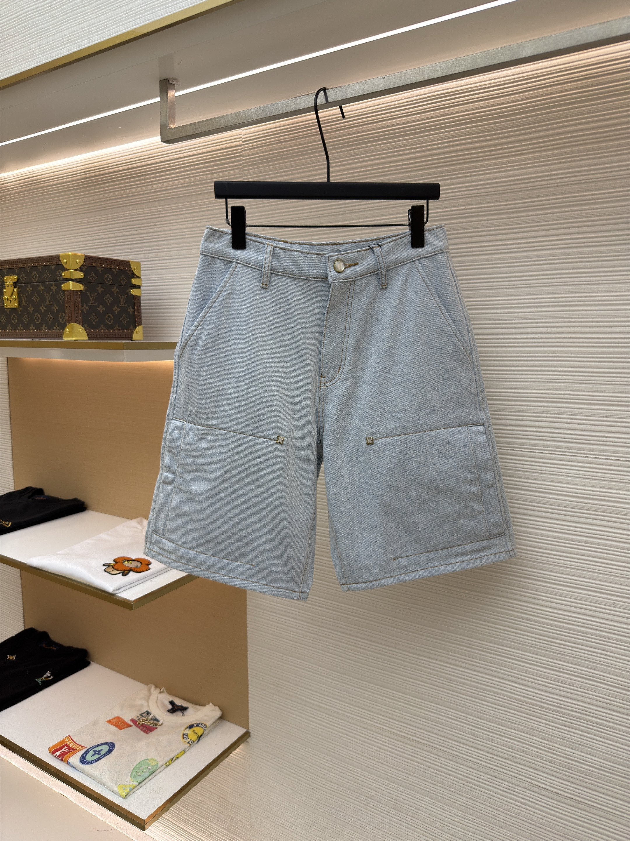 루이뷔통 LOUIS VUITTON 철화 시그니처 데님 쇼츠
