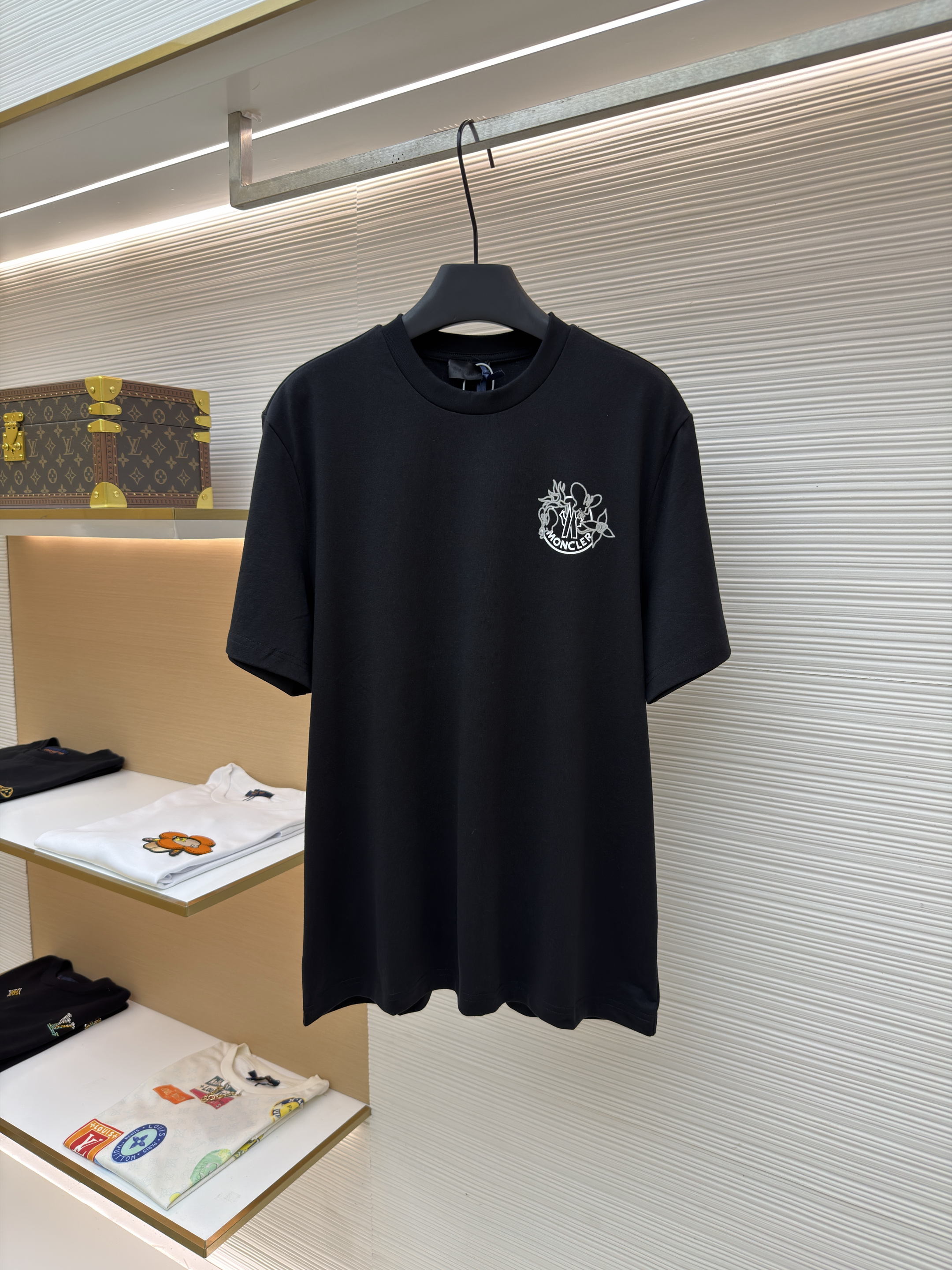 몽클레어 Moncler 라운드넥 프린트 & 자수 로고 반팔 티셔츠