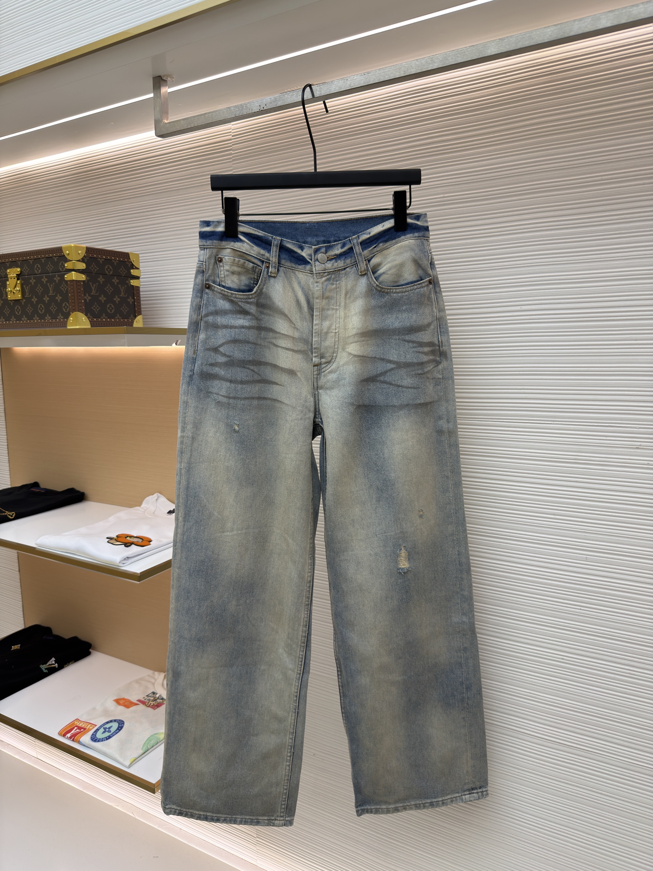 아크네 스튜디오 Acne Studios 허리 가죽 로고 패치 루즈핏 로우라이즈 데님 팬츠