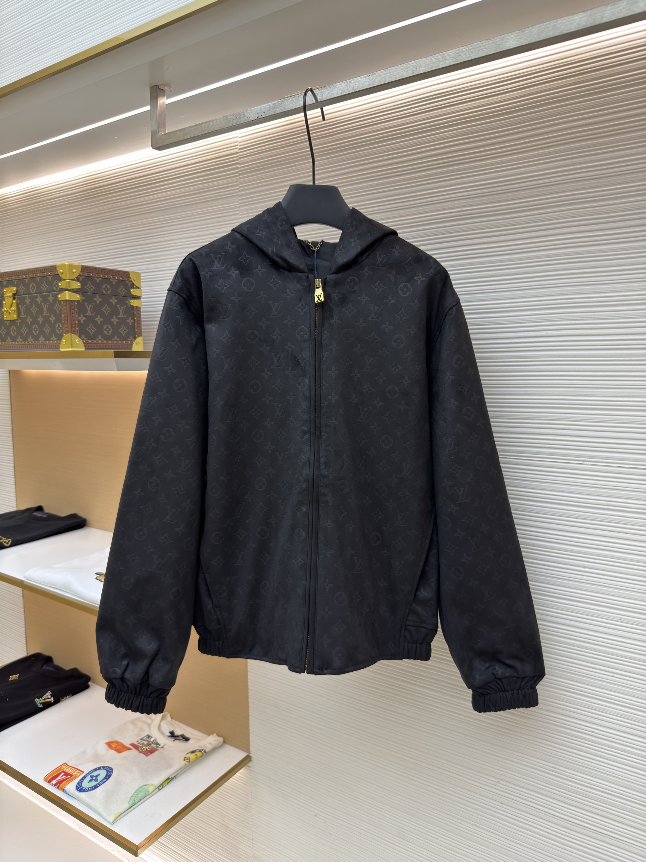 루이뷔통 LOUIS VUITTON 스웨이드 후드 올오버 로고 긴팔 재킷