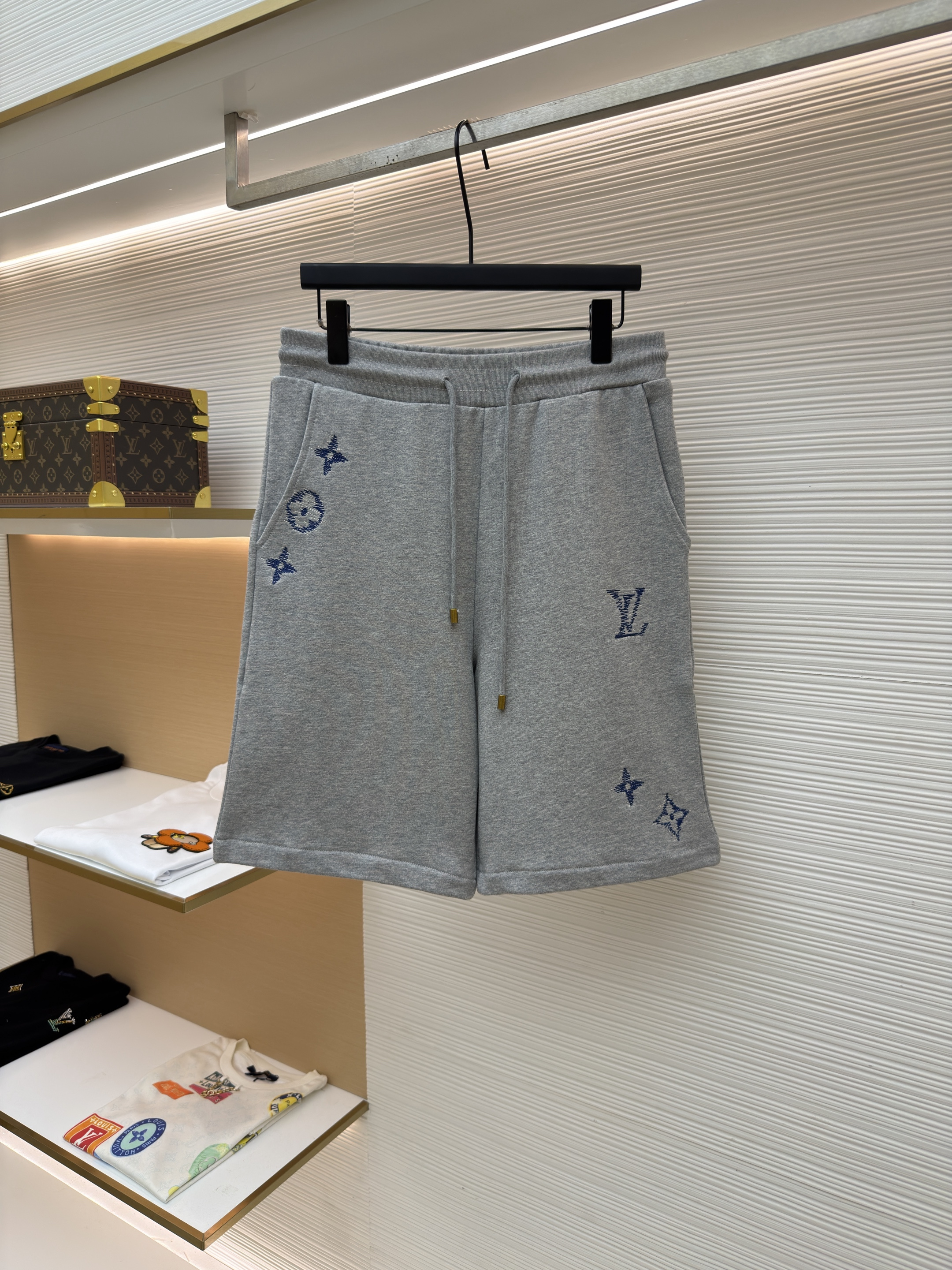 루이뷔통 LOUIS VUITTON 자수 로고 반바지