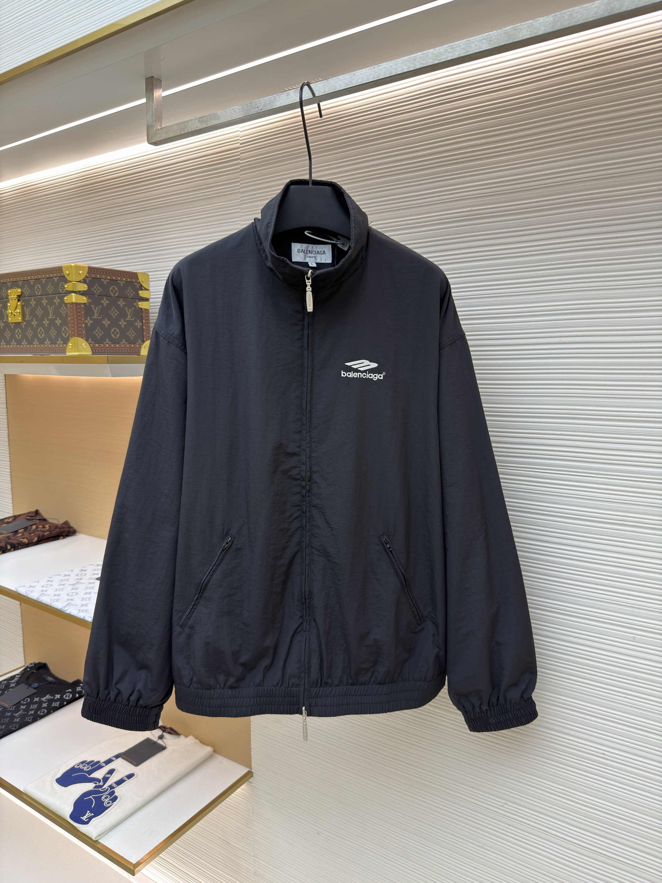 Balenciaga 스탠드 칼라 자수 로고 긴팔 재킷